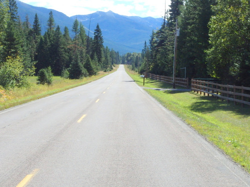 Cycling eastward on the GDMBR, MT.